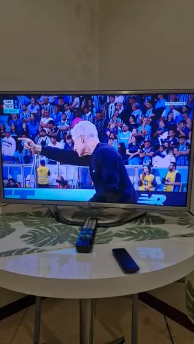 TV LG 32" LED (Modelo 32LA613B) - Perfeito Estado