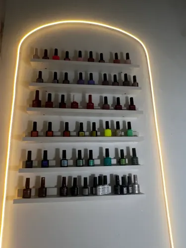 Esmalteiro com 6 prateleiras 