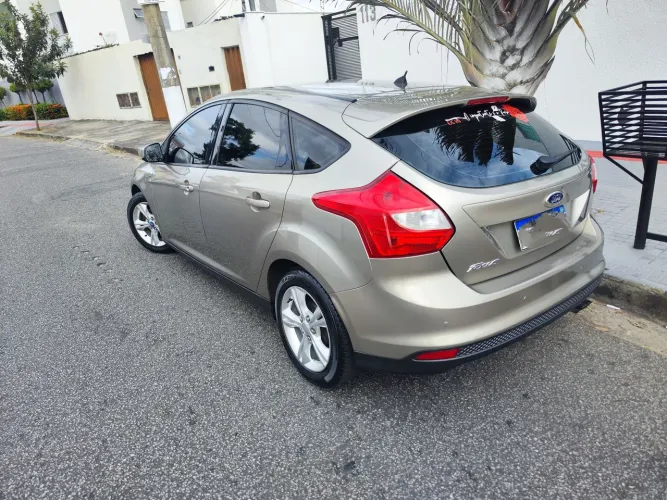 Ford Focus 1.6 S/se/se Plus Flex 8v/16v 5P 2014
