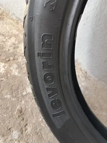 Pneu traseiro biz 125 honda + câmara,130 reais os dois , pneus semi-novo ,câmara zerada  
