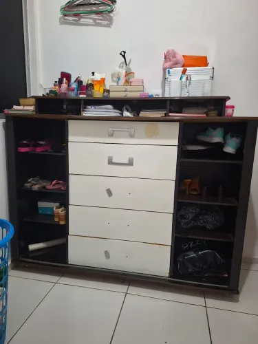 Vende-se cômoda
