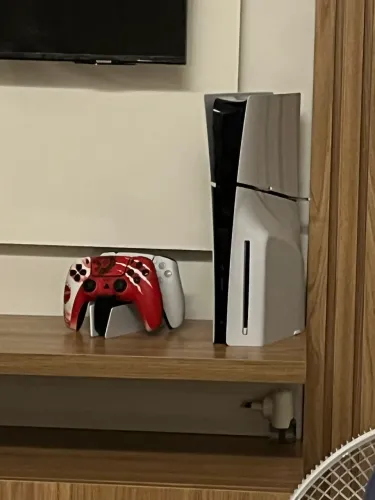 Console PS5 com dois controles 