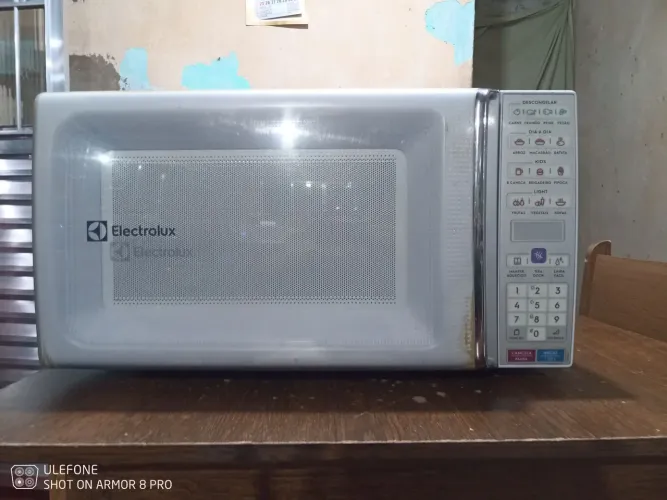 Vende-se microondas com defeito