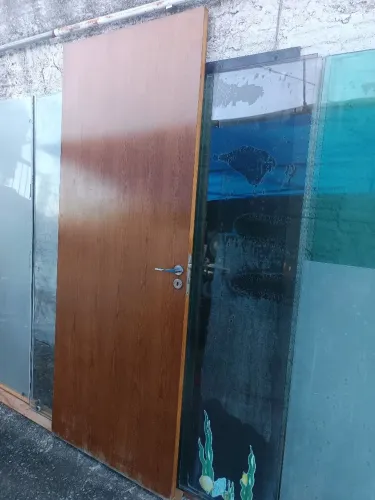 PORTA COM FECHADURA( ENTREGO)
