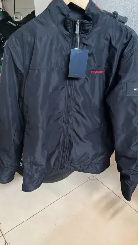 Valejador preta com vermelho