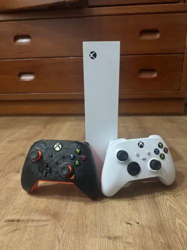 Xbox Series S 512Gb + 2 controles