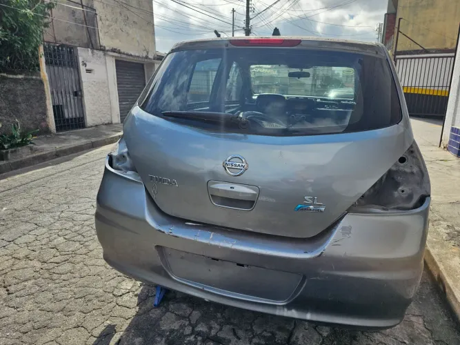TAMPA TRAZEIRA NISSAN TIIDA HATCH COMPLETA