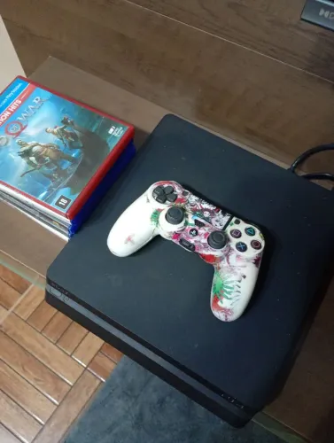 Play 4 usado em ótimo estado 