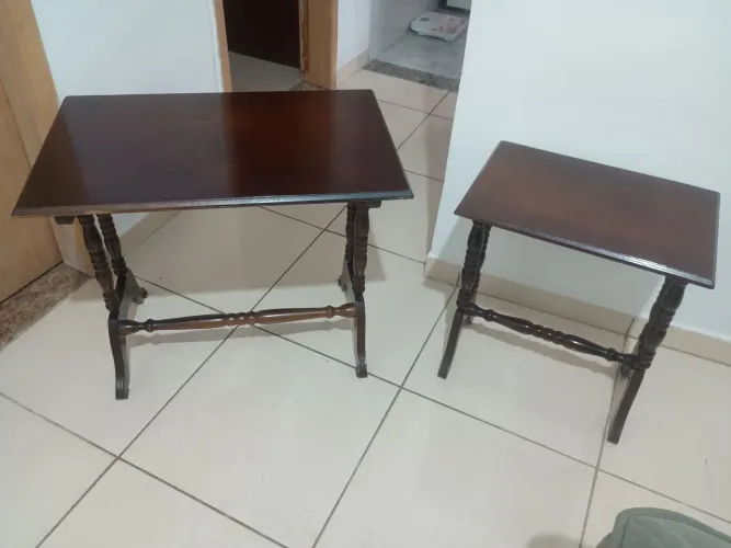 Vendo 2 mesinhas madeira antiguidade 150.00