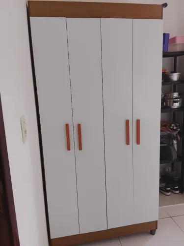 Armário multiuso 4 portas praticamente novo