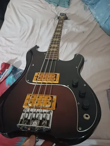 Baixo aria pro anos 80