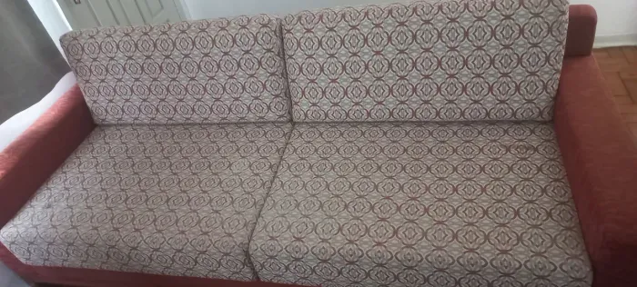 Vende-se um sofá 