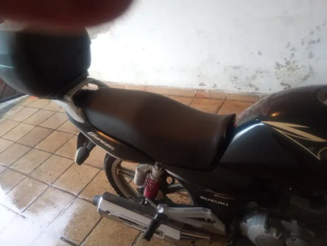 Vendo moto Suzuki ano 2013 
