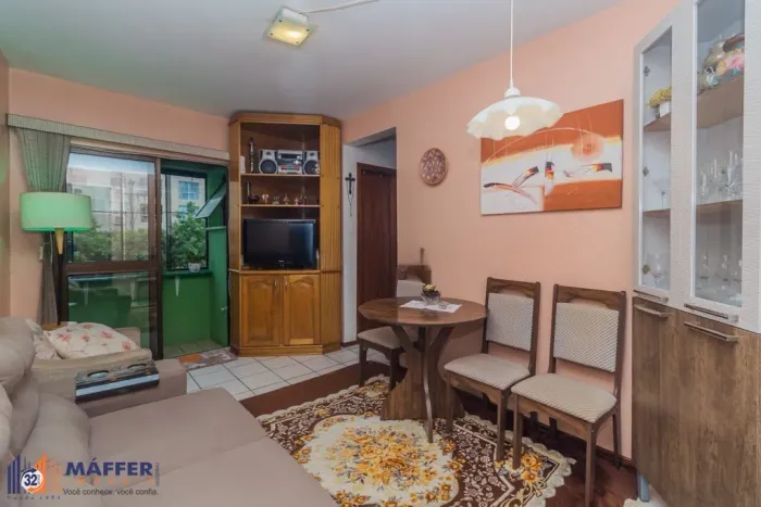 Apartamento iluminado com 2 dormitórios e vaga escriturada