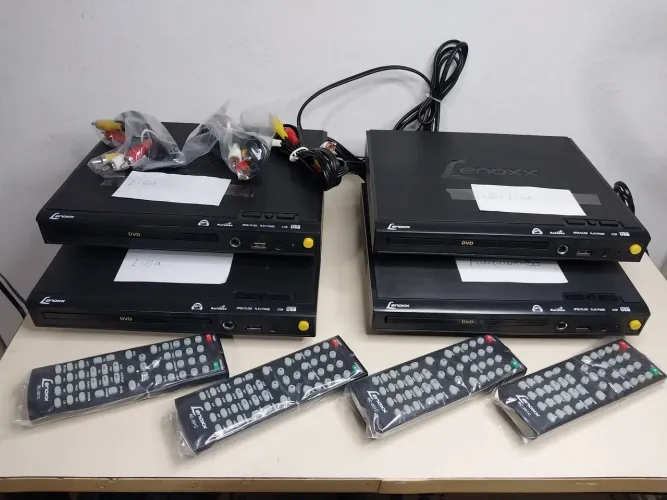 Lote 4 DVD Players LenoxxDV-445 sendo 1 funcionando