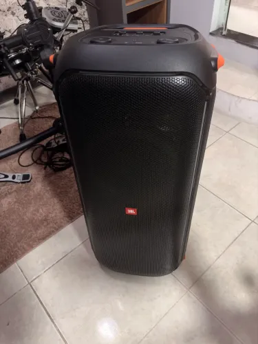 Party box JBL 710