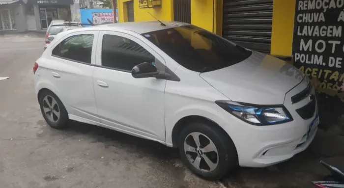 Chevrolet Onix Hatch Lollapalooza 1.0 8V Flex Power Mec. 4P 2014