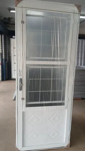 PORTA BRANCA COM GRADE E VIDRO - 1 VDR A VISTA R$799,90