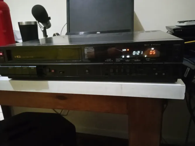 Vídeo cassete Sharp vc 762 B, liga, mas não roda a fita