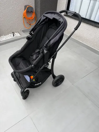Carrinho de bebê Burigotto Convert com Moisés