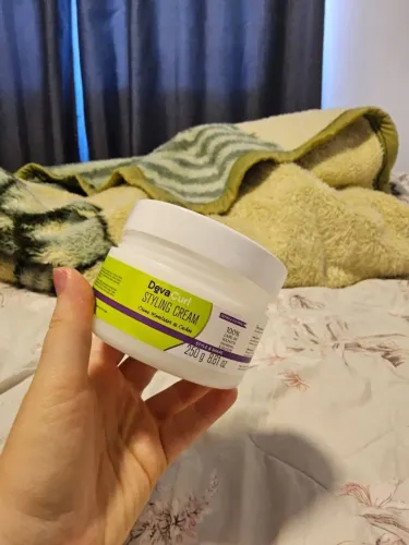 Modelados de cachos e gel modelador de cachos 