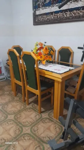 Mesa de jantar.