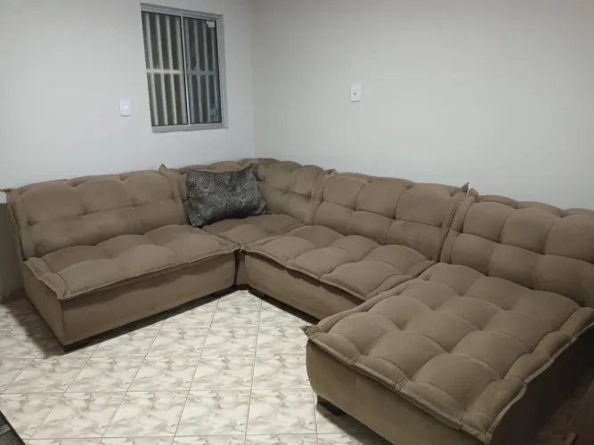 Vende-se este sofá,usado, porém muito conservado!