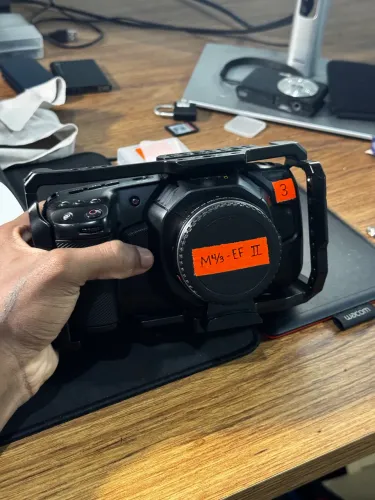 Blackmagic 4k + cage + adaptador Viltrox m2