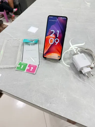 Moto G15 zerado sem detalhes