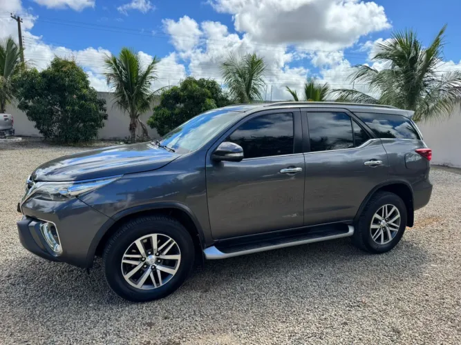 Toyota Hilux SW4 SRX 4X4 2.8 TDI 16V Dies. Aut. 2019