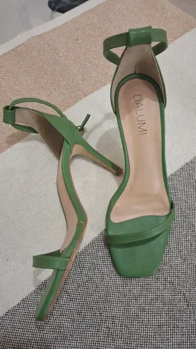 Sandália Verde Salto Fino Dalumi