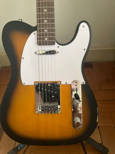Guitarra Squier Telecaster Debut + Correia de brinde