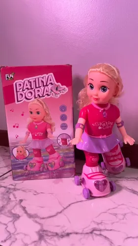 Boneca Patinadora Loira Anda Canta Dança Luzes Som Infantil