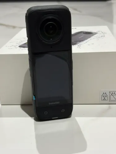 INSTA 360 X4