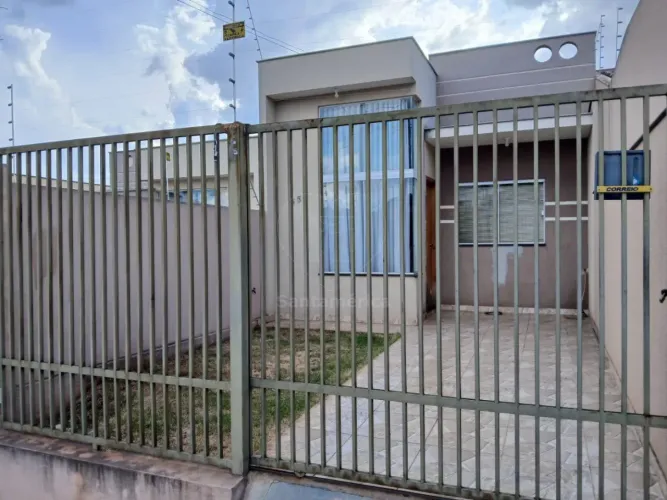 Casa para alugar no Conjunto do Café na Região Norte de Londrina com 3 quartos