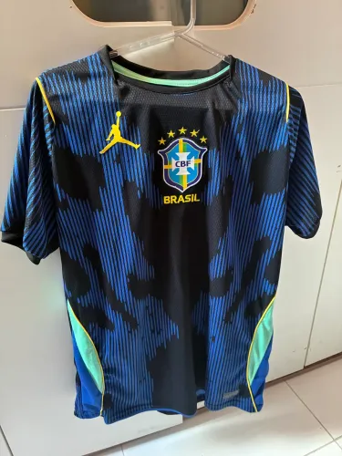 CAMISA BRASIL AZUL USADA APENAS UMA VEZ