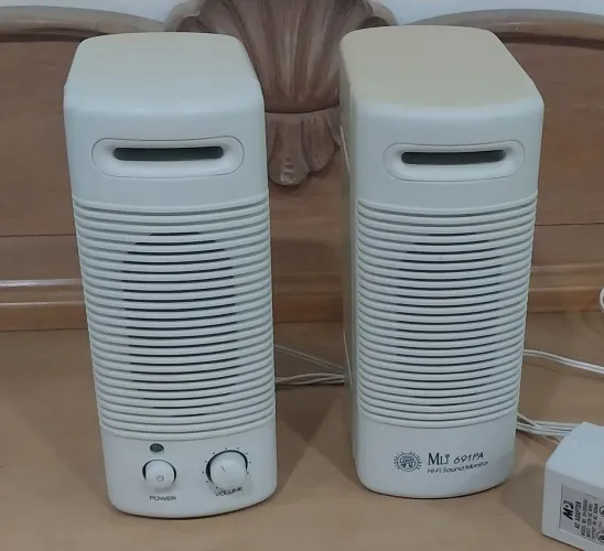 Par de caixas de som para PC antigo vintage anos 90 / Funcionando perfeitamente!