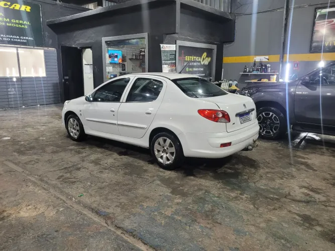 Peugeot 207 Sedan Passion XS 1.6 Flex 16V 4P AUT 2013