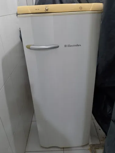 Geladeira Electrolux re26 240 litros 110V