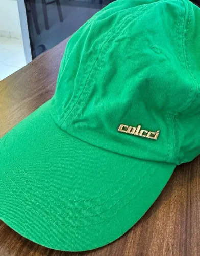 Boné Colcci com Placa Dourada - Verde