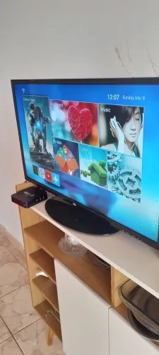 Tv 32 AOC com controle e pé 