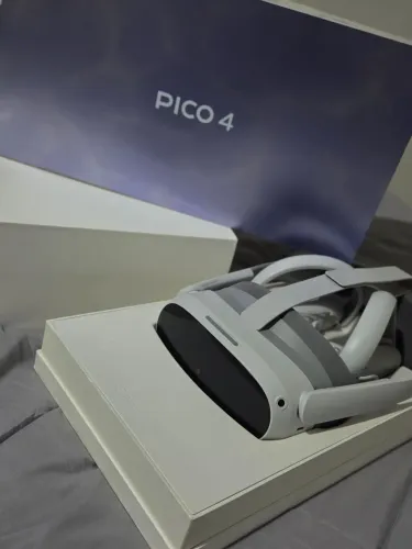 Óculos de Realidade Virtual Pico 4 (256GB) IMPORTADO - Completo e Impecável