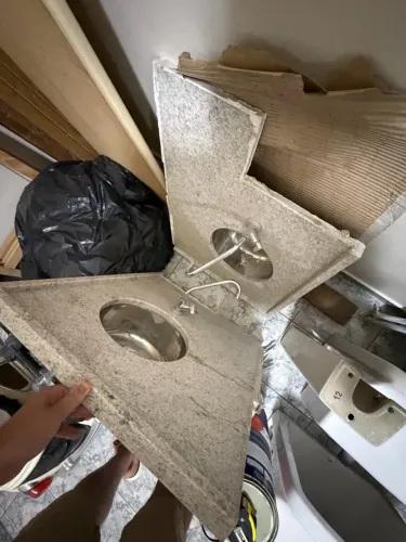 2 Pias de granito branco itaunas com torneira, cuba e mao francesa 