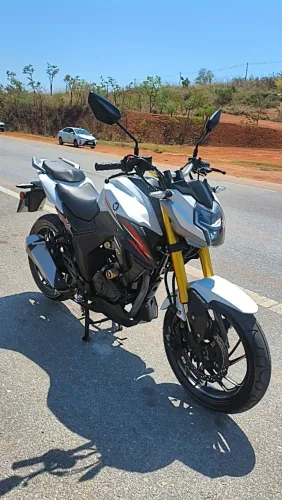 Suzuki DR 160 2023 ? Único dono