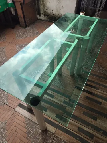Mesa de vidro 1.76 por 0.78