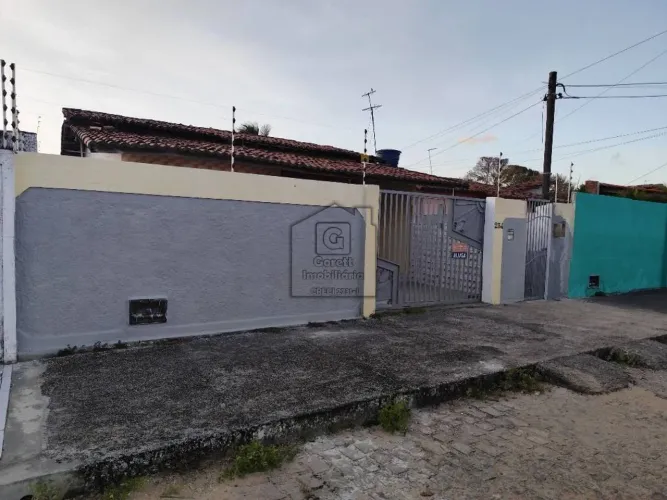 Casa para alugar no Pitimbu com 3 quartos, 2 vagas, quintal e boa localização - 92 m² - Na