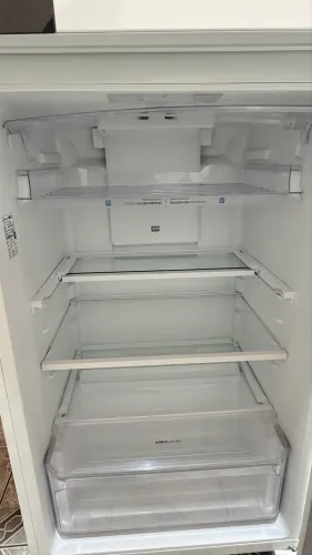 Vende-se esta geladeira nova