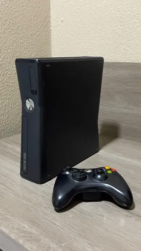 Xbox 360 - com 1 Controle e Desbloqueado com mais de 50 jogos