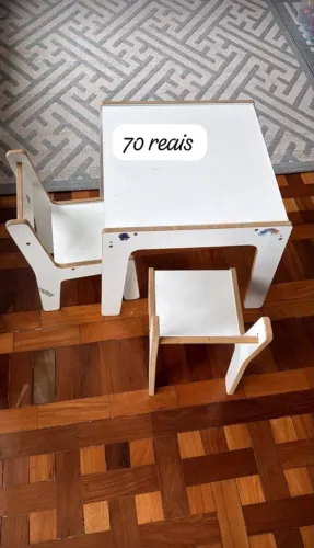 Mesa de madeira infantil