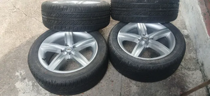 Rodas aro 17 com pneus novos perfil 215/50 tala 8 (polegadas)